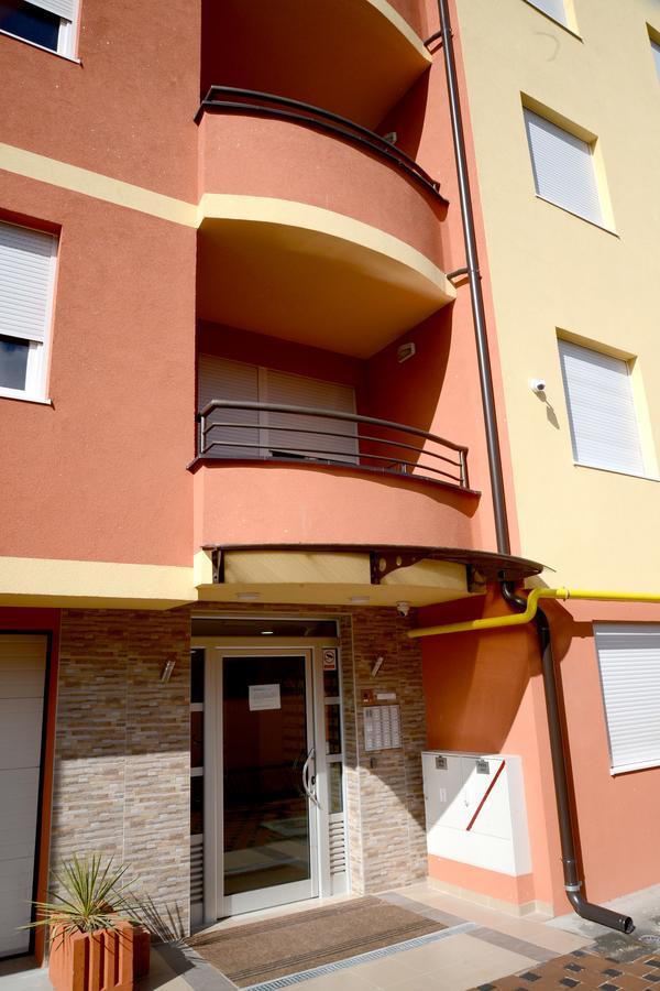 Апартаменты "Sonja Apartman" Ягодина Экстерьер фото